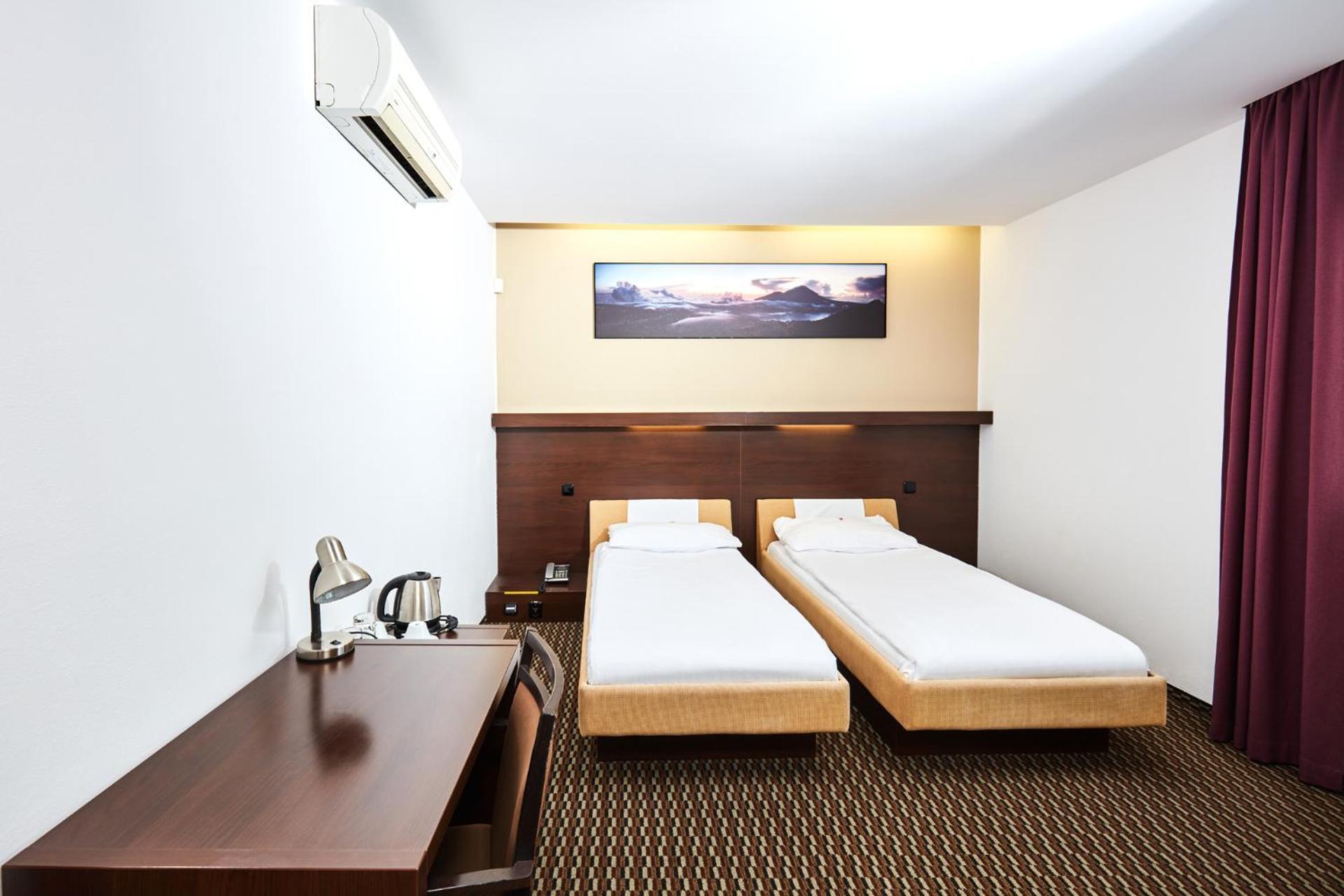 Hotel Rottal Otrokovice Kültér fotó