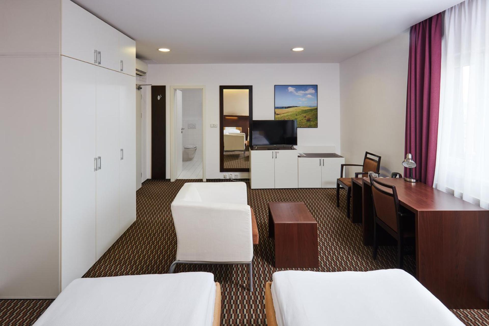 Hotel Rottal Otrokovice Kültér fotó