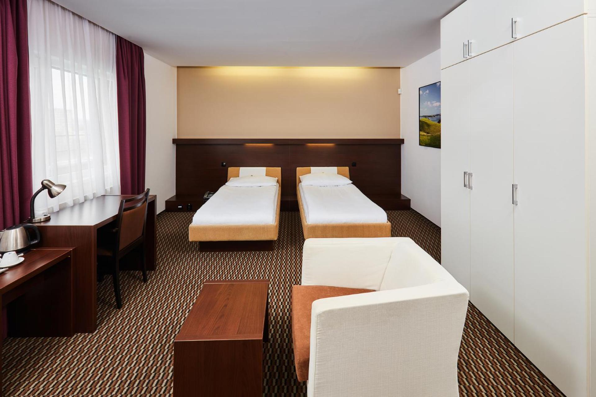 Hotel Rottal Otrokovice Kültér fotó