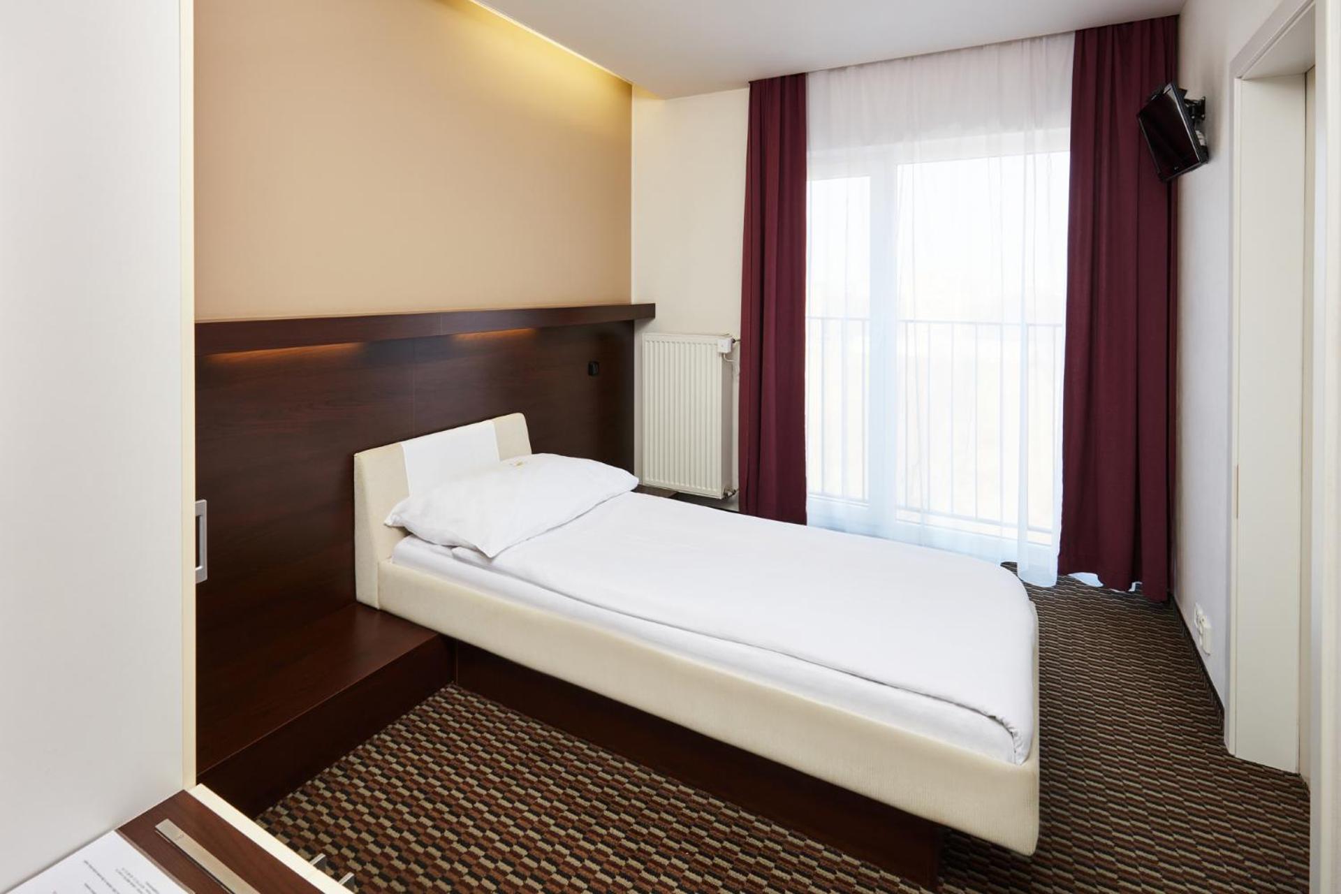 Hotel Rottal Otrokovice Kültér fotó